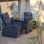 All-In-One Apartment Mit Eigener Sonnenterrasse Im Garten