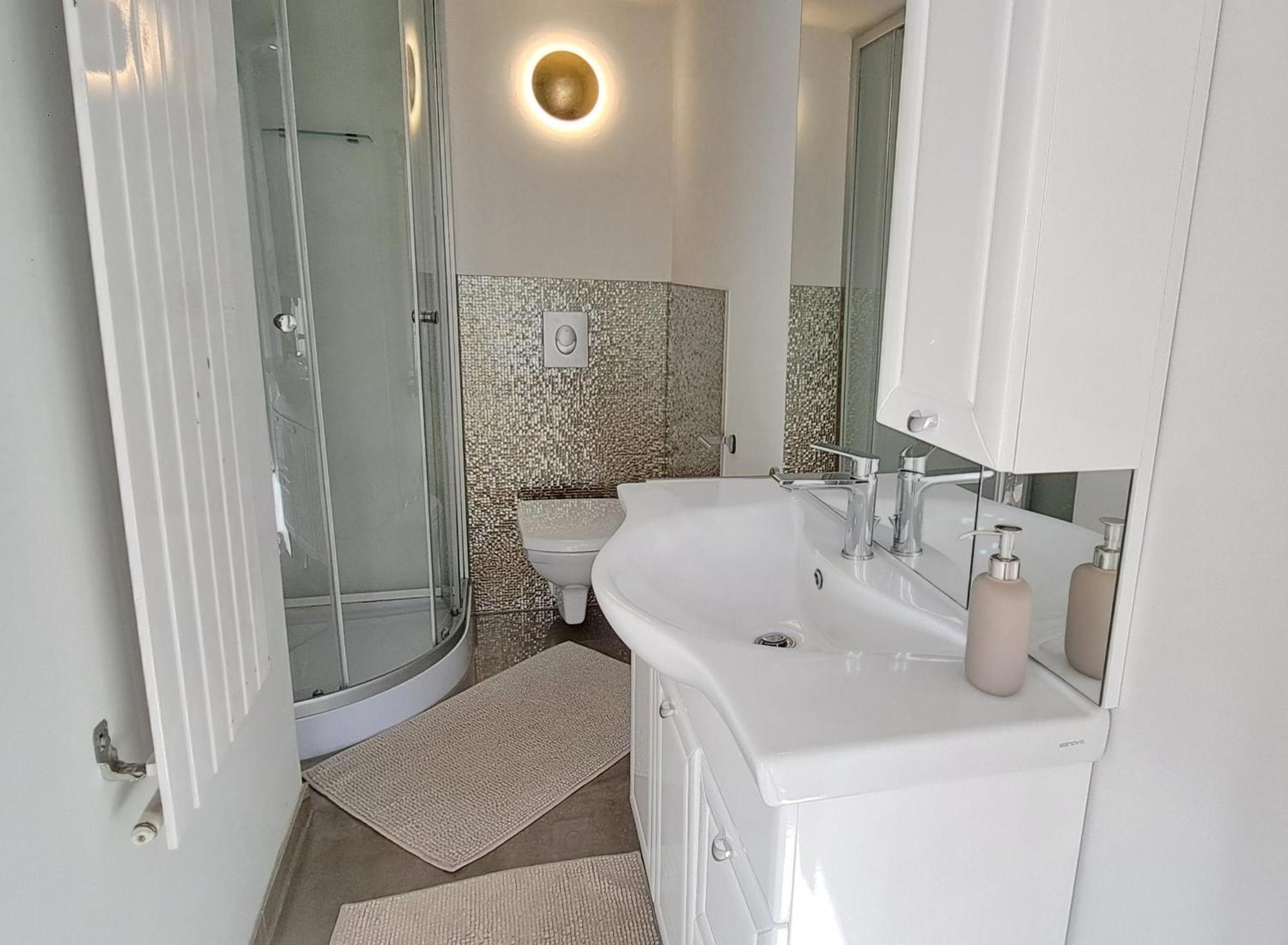 Appartement All-in-one Mit Eigener Sonnenterrasse Im Garten Düsseldorf