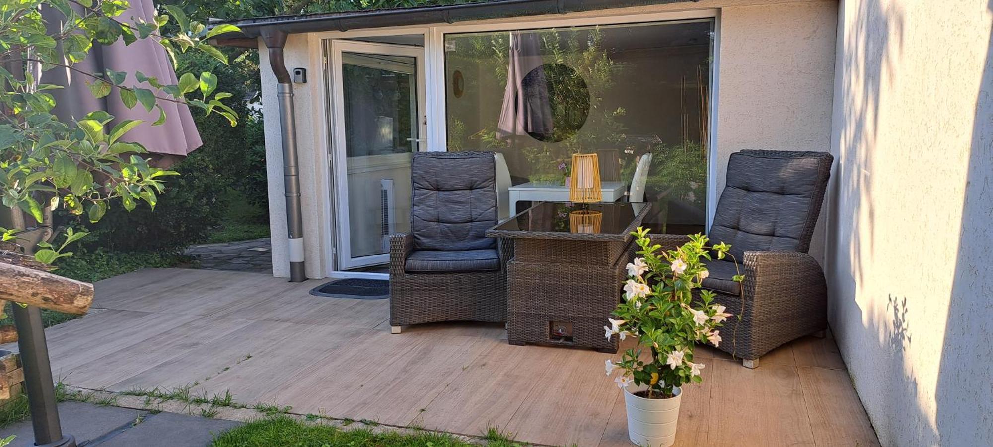 Appartamento All-in-one Mit Eigener Sonnenterrasse Im Garten Düsseldorf